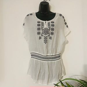 Super cute country style top with fitted waist band white/navy size Medium